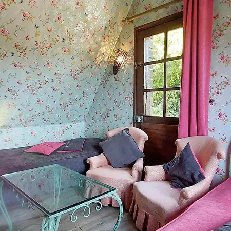 1 Bedroom In Apartment